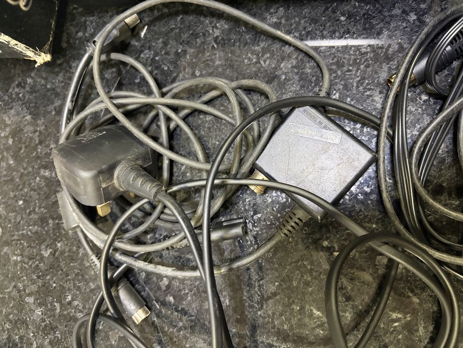 Sega Saturn + 3 comandos + Caixa