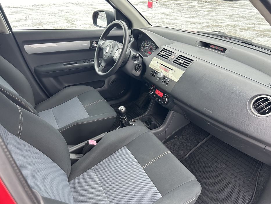 Suzuki Swift 1.3B Bogata Wersja Super Stan Niemcy 5 drzwi Bezwypadkowy