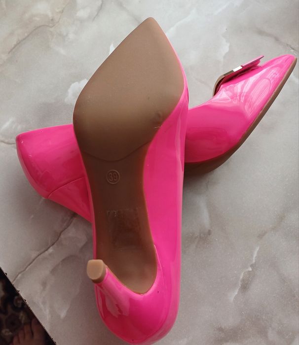 Продам костюм с туфлями ( комплект)