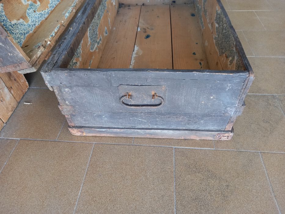 Arca / mala de porão antiquíssima