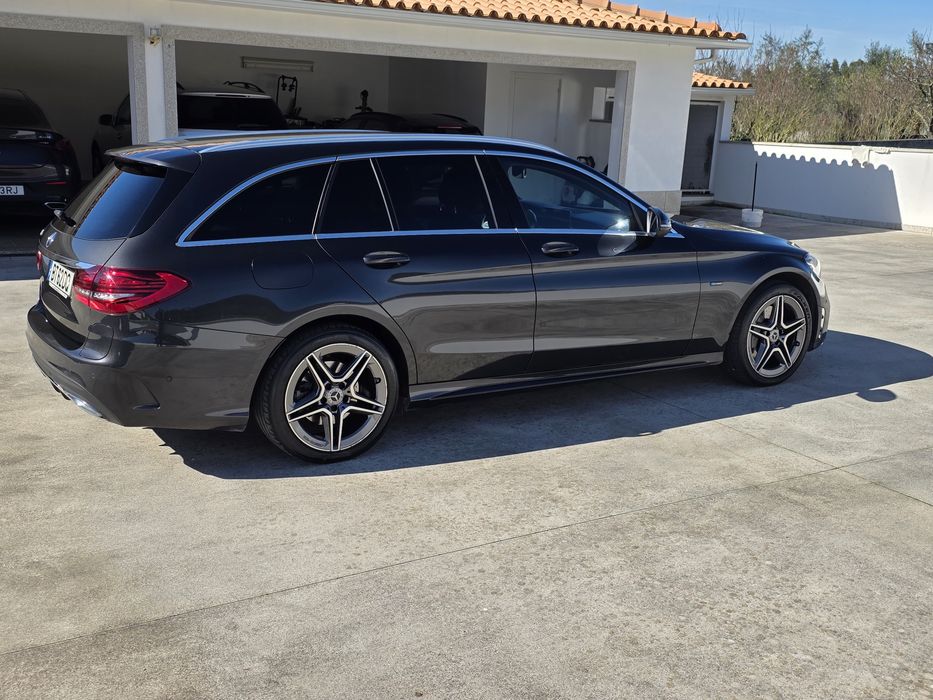 Vendo Mercedes-Benz C300e AMG Line, viatura híbrida plug-in