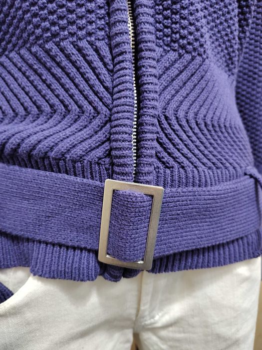 Gruby pleciony bawełniany zapinany na zamek sweter z półgolfem paskiem