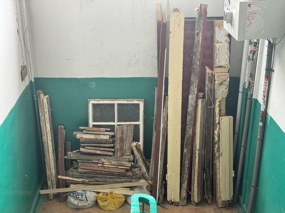 Вывезу бесплатно ненужные доски,дрова,мебель,паркет или другие отходы.