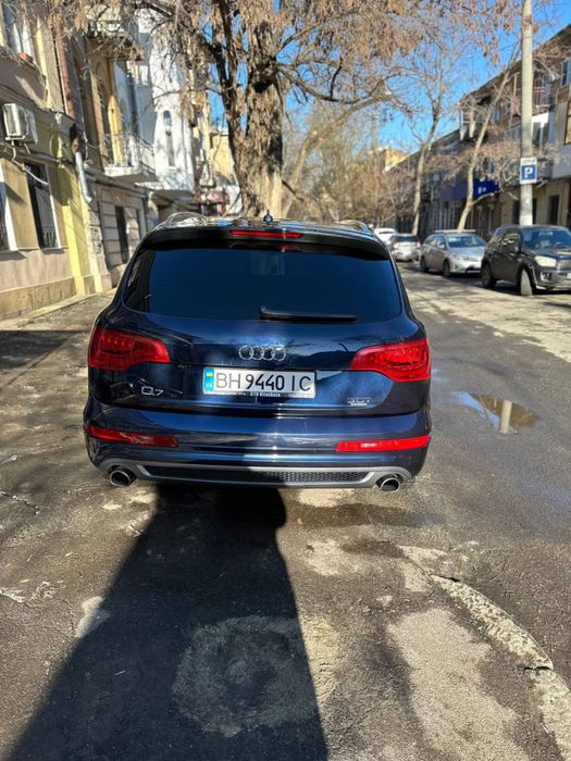 Продам Audi Q7