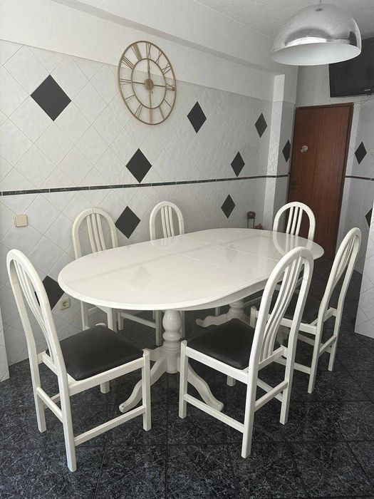 Mesa com 6 cadeiras cor branco