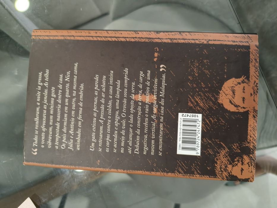 Livro "os Malaquias" de Andrea del Fuego