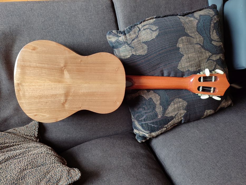 Cavaquinho Cabo - Verdiano VIRGEM Nogal Macico