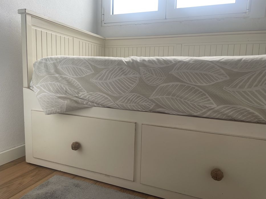 Cama solteiro / casal . Modelo Hemmes Ikea