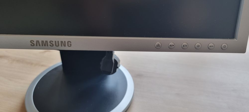 Monitor Samsung 950BW 19"