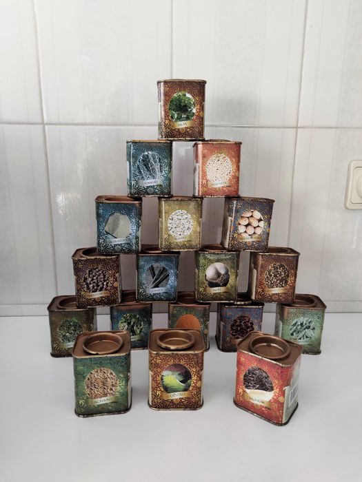Latas de especiarias