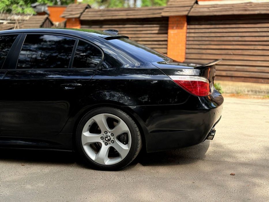 BMW E60 523I