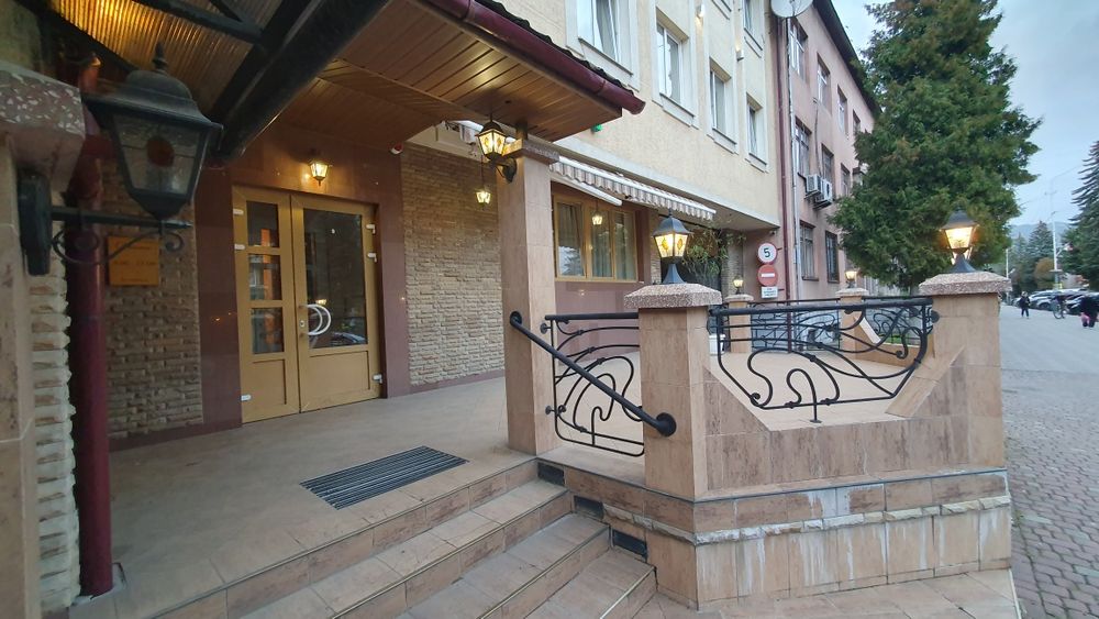 ПРОДАЖ Готельно-ресторанного комплекса Оленка в місті Рахів/Закарпаття