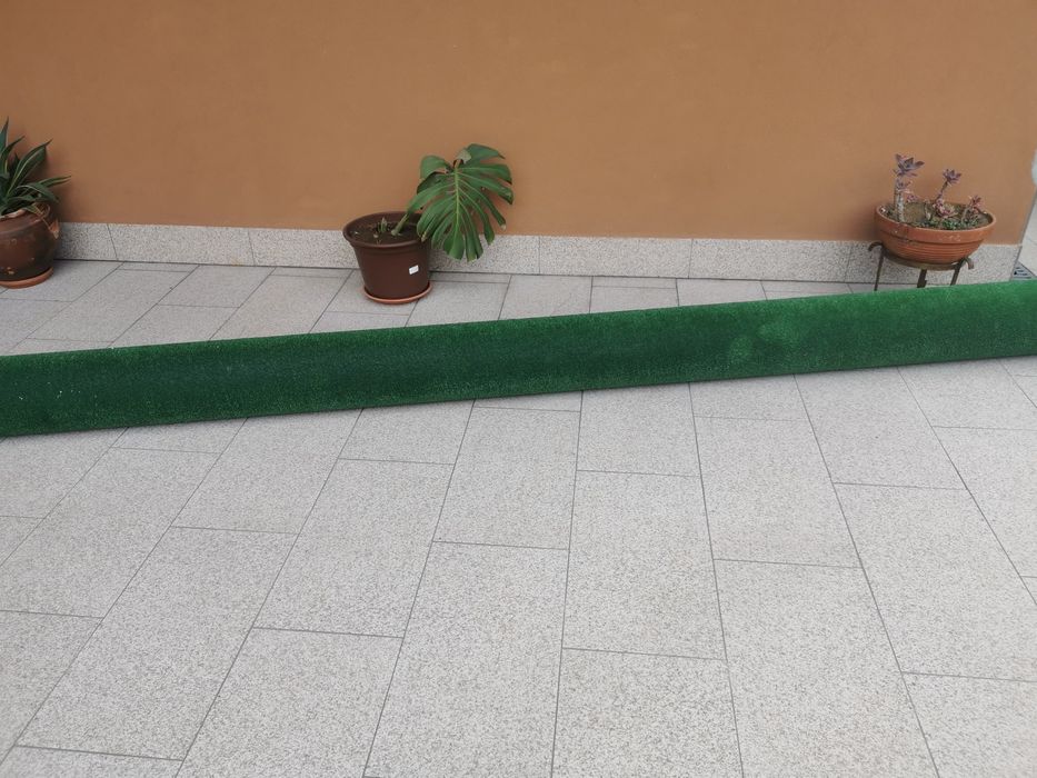 Relva artificial.
