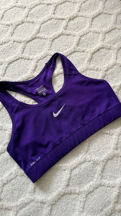 Спортивні топи Nike