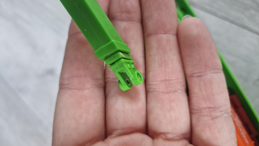 Metalowe auta z napędem