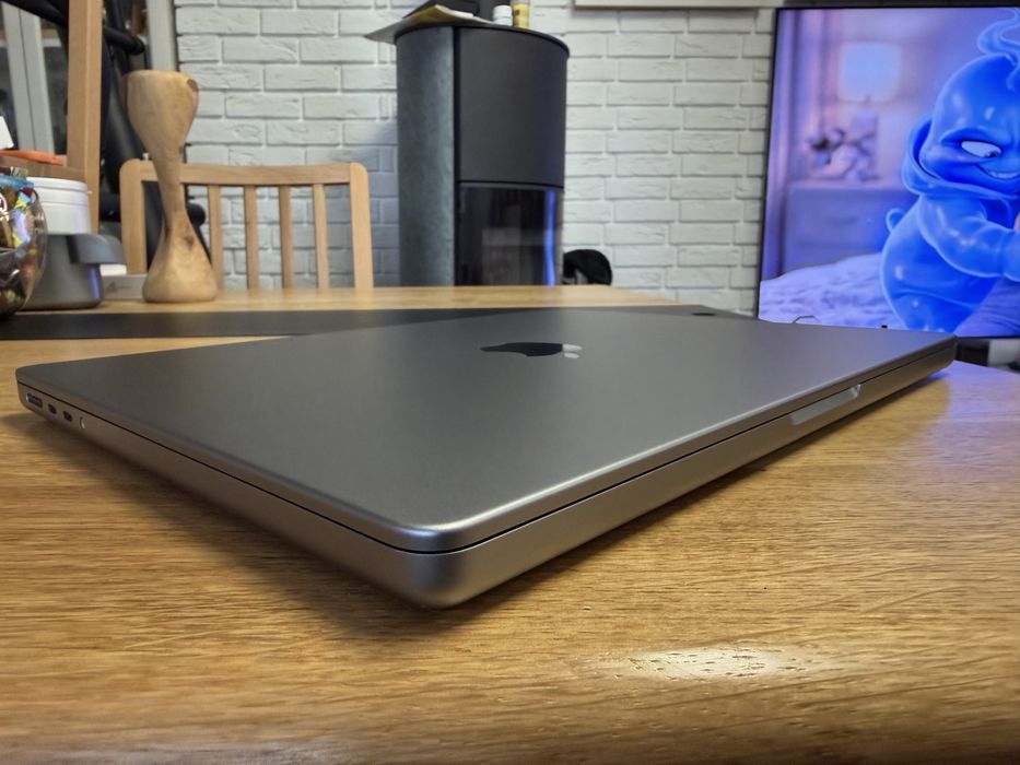 MacBook Pro 14” M1 Pro 16 GB / 1 TB SSD + magic mouse 2