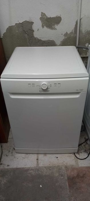 Máquina de lavar loiça Indesit