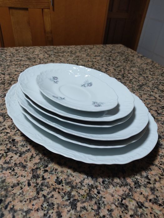 Serviço de Cozinha em Porcelana - 73 peças