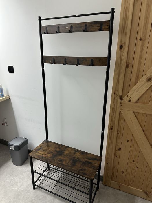 Wieszak stojący do przedpokoju.