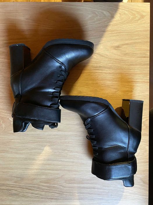 ботинки на каблуку (чоботи / напівчоботи / ботильйони / черевики)