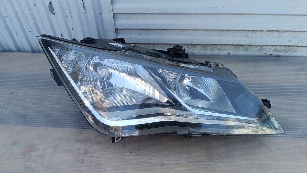 Vendo farol direito de SEAT Leon 5F ano 2015