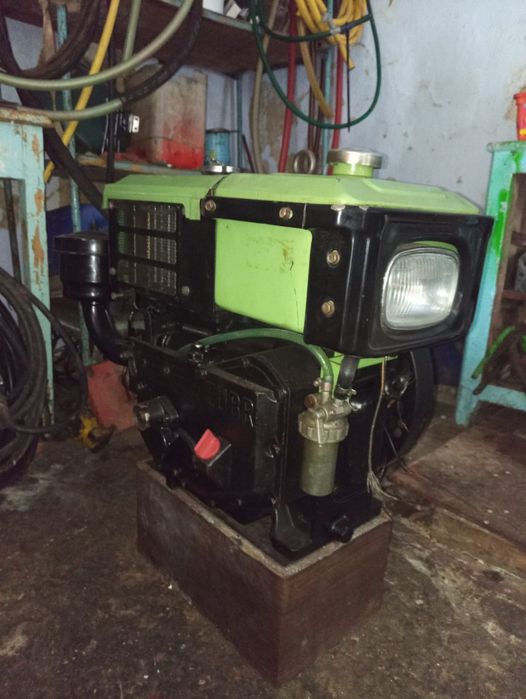 Двигун до тяжкого мотоблок зубр на 8 кінських сил.