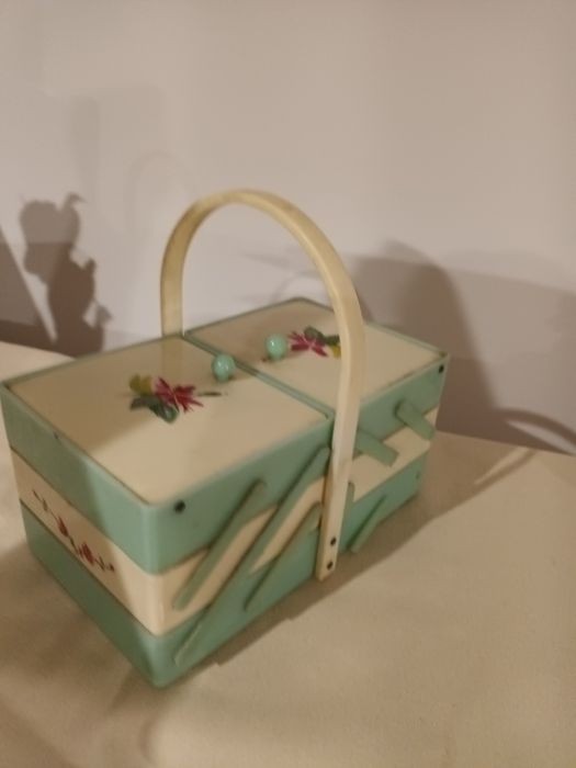 2 brinquedos portugueses ipaf; baquelite liz  com defeitos