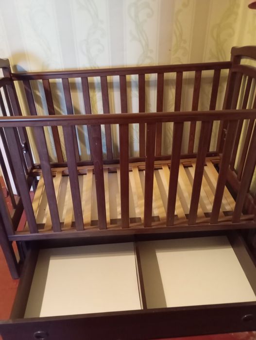 Продам детскую кроватку