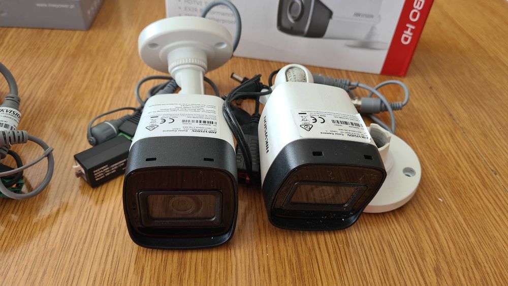 Monitoring Hikvision 10 kamer + 2 rejestratory