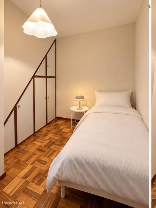 Quarto - localizado em Mafamude Porto