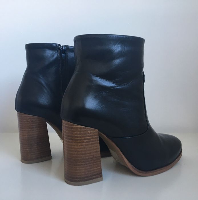 Botas pretas marca Eureka como novas