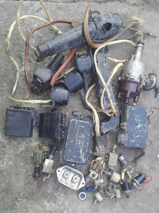 Панели приборов Уаз,привод стеклоочистителя,замки,реле,ручки,трамблёры