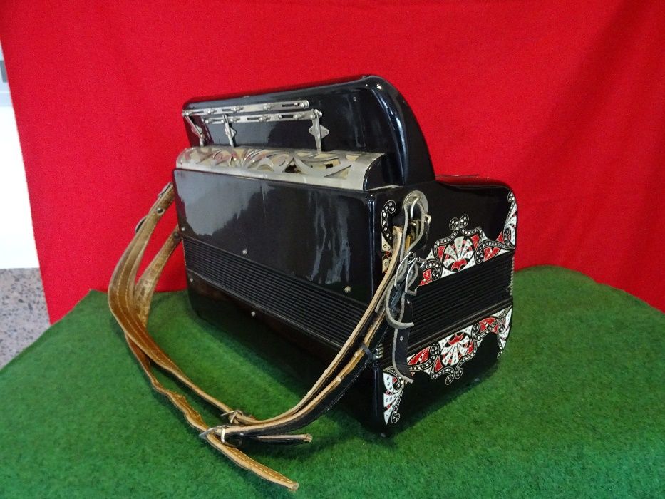 Acordeao Cavagnolo Lyon4 Voz 120 Baixos N. 86