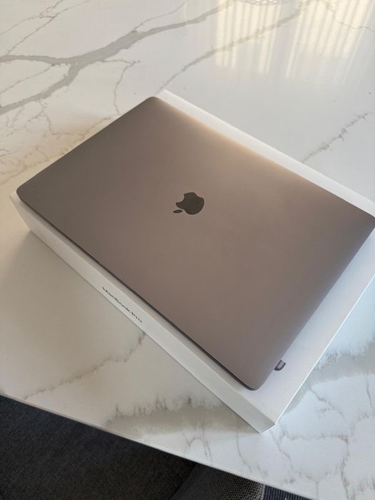 MacBook Pro 16” - i7 512gd ssd 16gb Ram