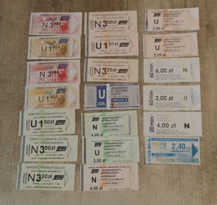 Bilety ztm widoczne na zdjęciu