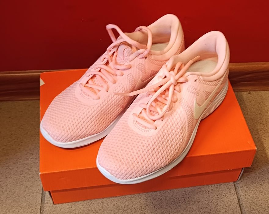 Buty damskie sportowe Nike Revolution 4 Różowe rozmiar 37.5