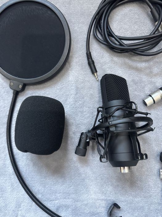 Mikrofon pojemnościowy Tracer StudioPro + kabel Xlr - Xlr + akcesoria