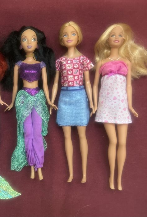Bonecas Barbie e Disney