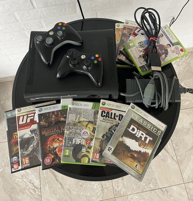 Xbox 360 + 2 джойстики + багато ігор – повний комплект