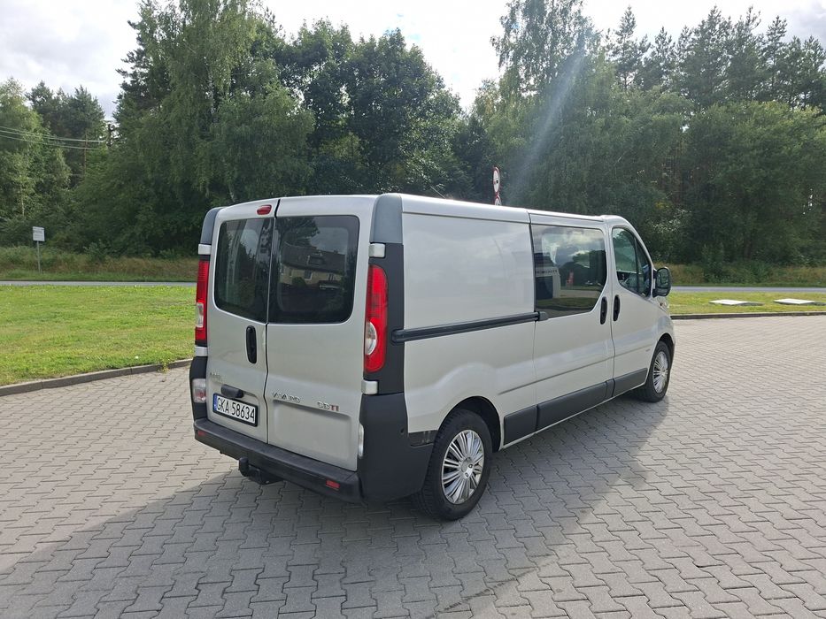 Opel vivaro.5 osób maxi long 2011