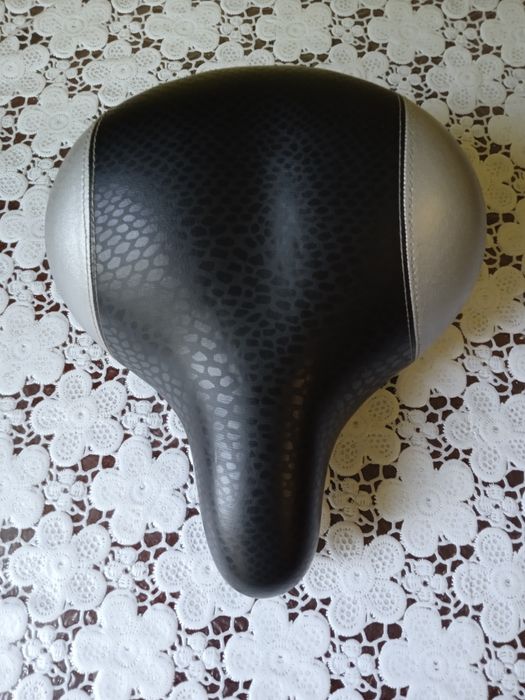 Сідло велосипедне.