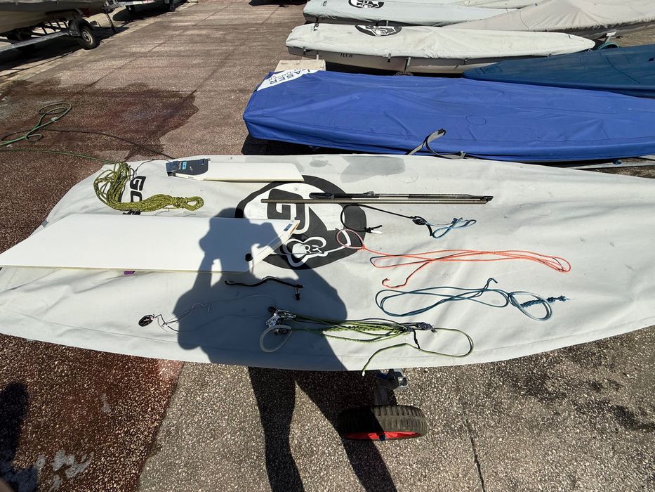 ILCA - 4 (base) e 6 (base + 3 velas), 2021, carrinho, capa, foils - usado