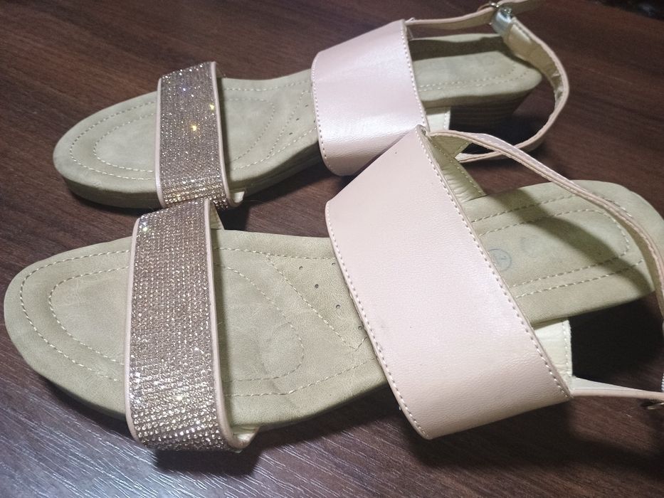 Жіноче взуття продам