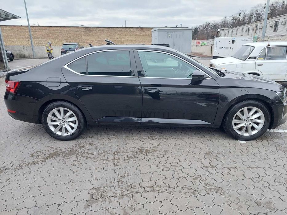 Автомобіль Skoda Superb 3