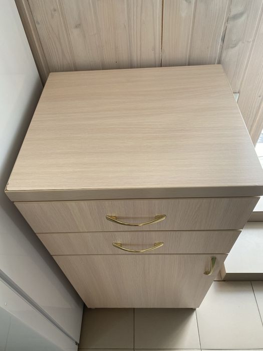 Шафка з шухлядами