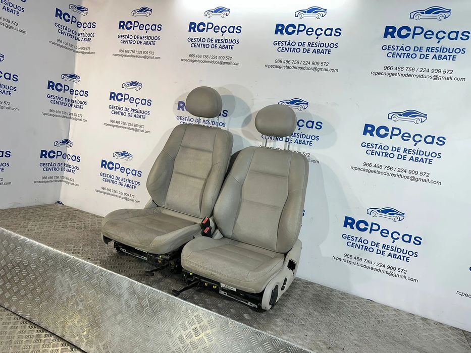 Conjunto Bancos Mercedes W203 Sedan Elétricos Pele Perfurada Original