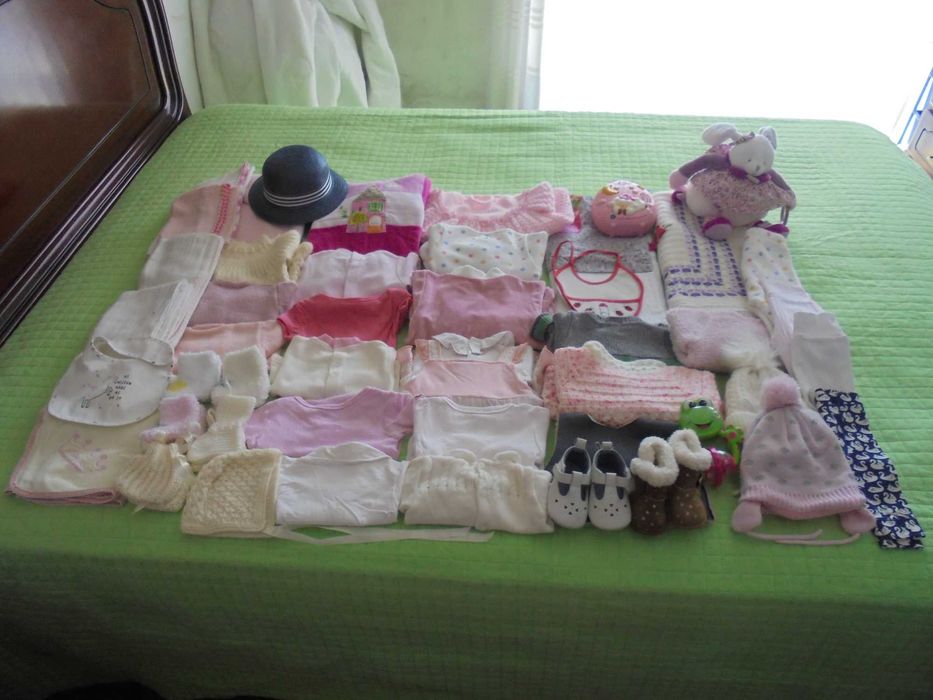 lote de roupa de menina bebé a caixa de musica