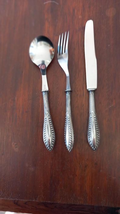 talheres com cabos em prata