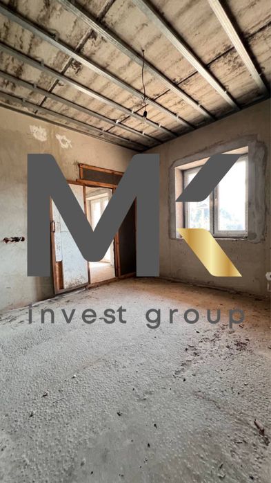 Продаж двоповерхового будинку з великою ділянкою. Стоянка-2