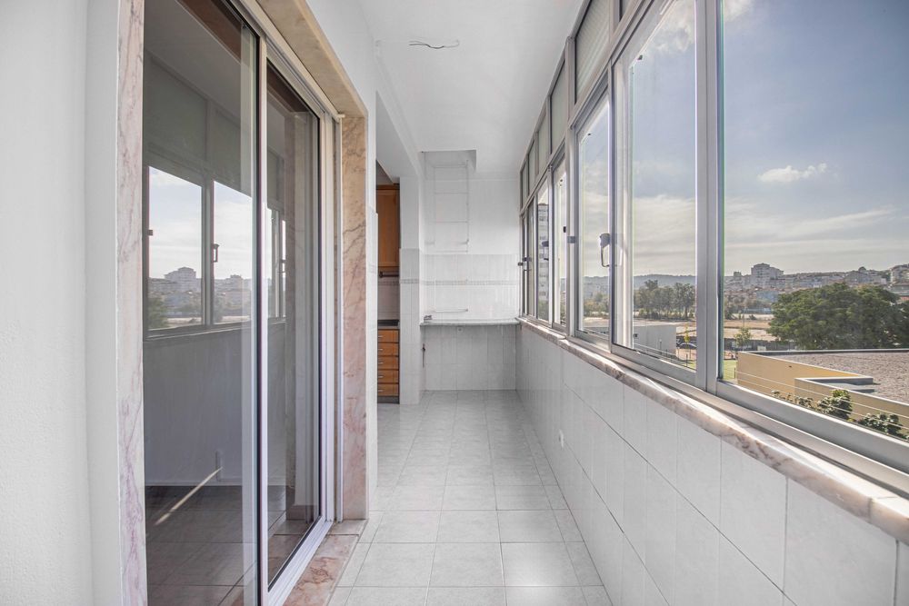 Duplex T4, ás Portas de Benfica, ou permutamos